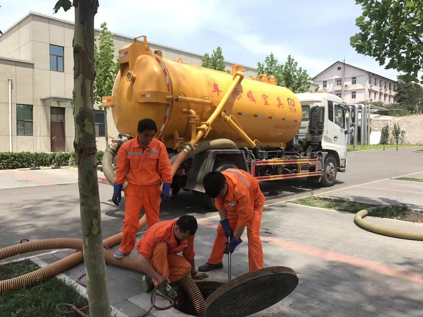 港闸化粪池清理与5-8吨吸粪车施工效率分析